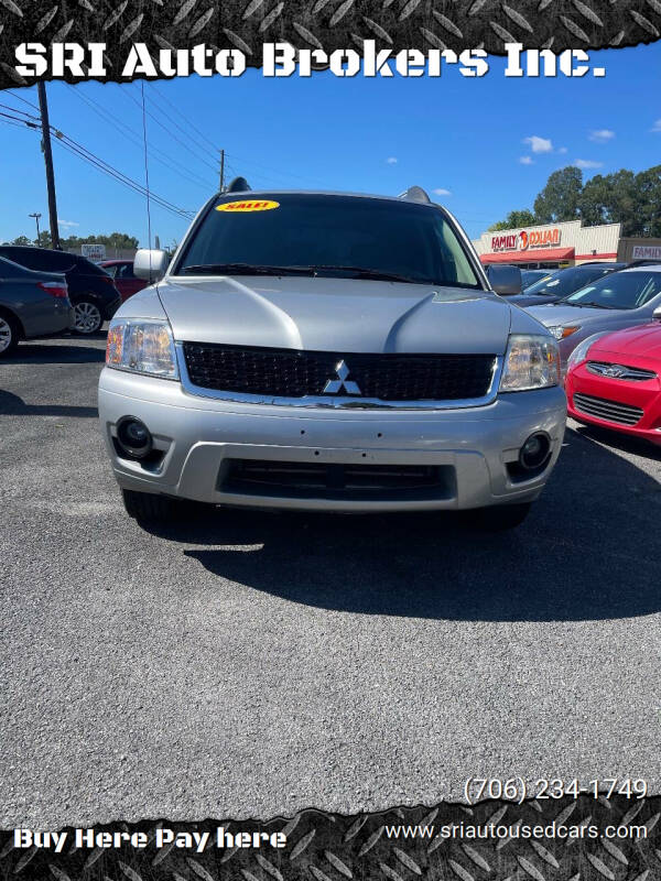 2011 Mitsubishi Endeavor SE's photo