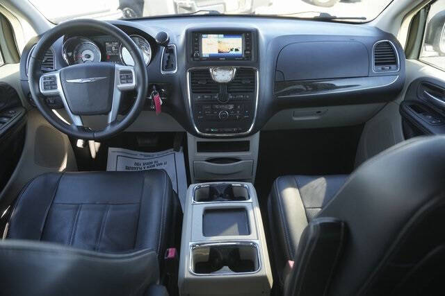 2012 Chrysler Town and Country Touring