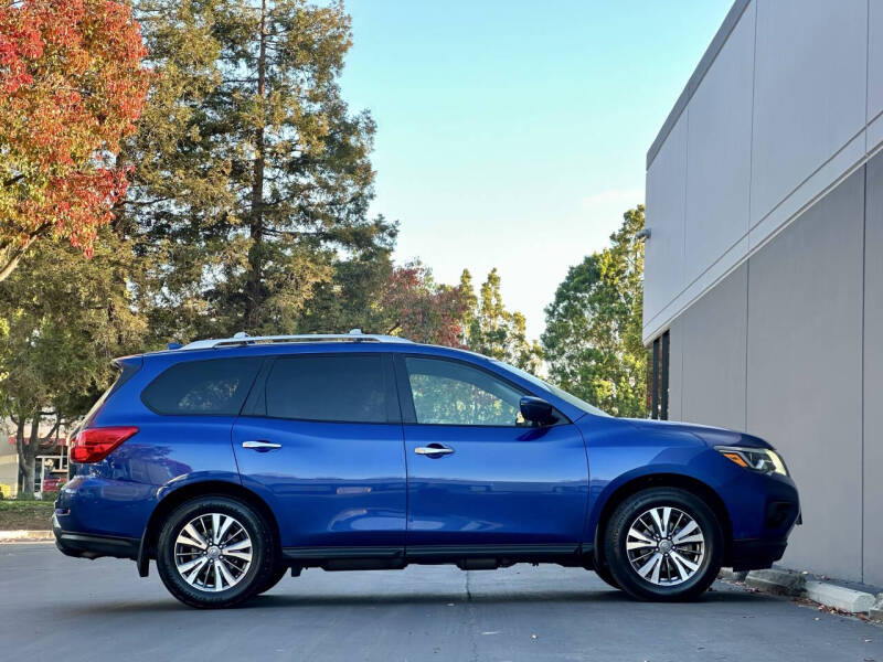 2019 Nissan Pathfinder SV