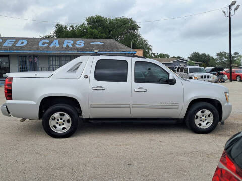 2013 Chevrolet Avalanche LS Black Diamond