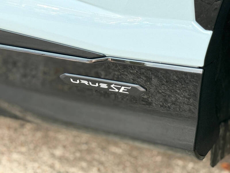 2025 Lamborghini Urus SE