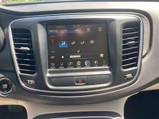 2017 Chrysler 200 Limited