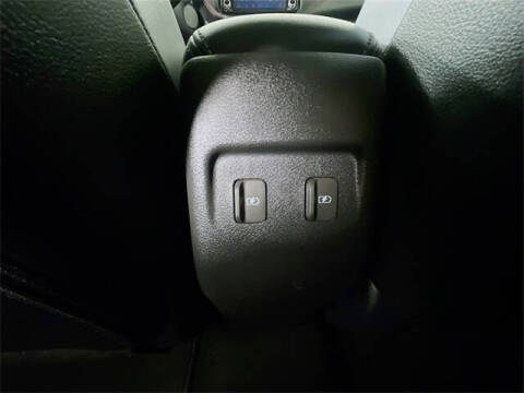 2022 Nissan Kicks SR