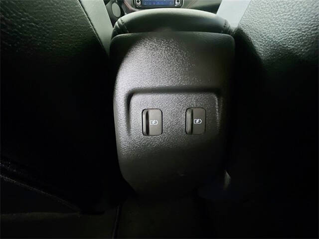 2022 Nissan Kicks SR