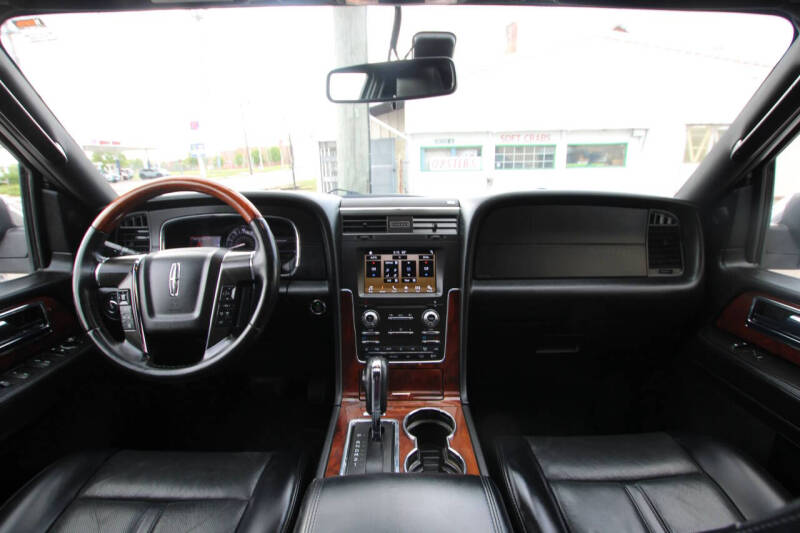 2017 Lincoln Navigator Select