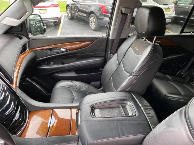 2017 Cadillac Escalade Standard