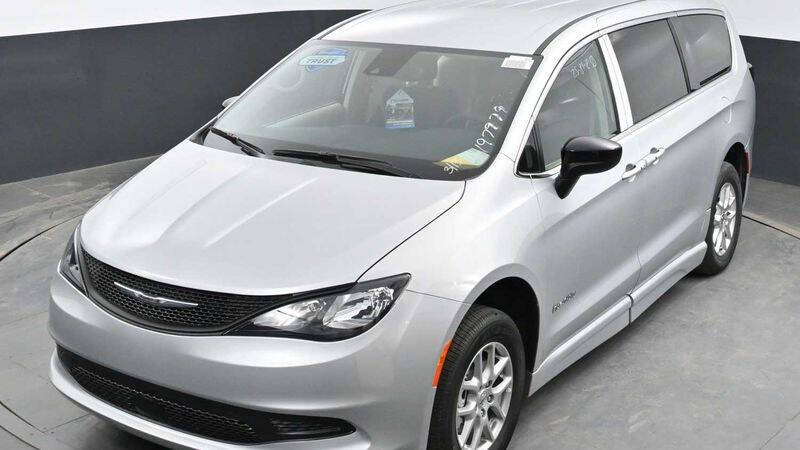 2024 Chrysler Voyager LX