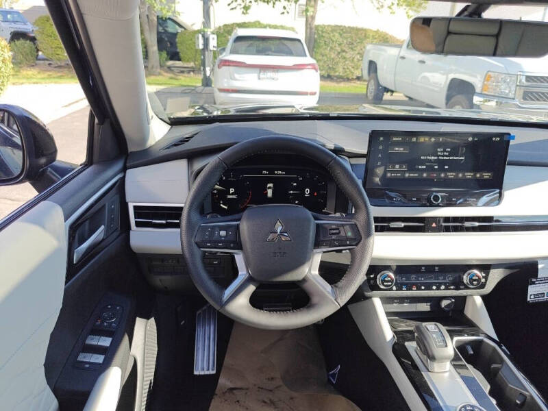 2025 Mitsubishi Outlander SEL