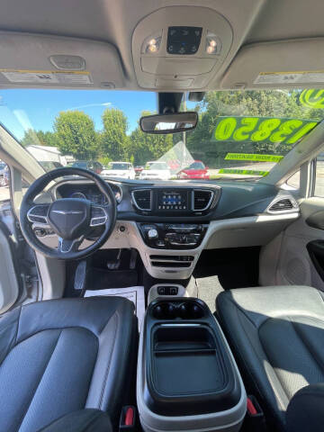 2020 Chrysler Pacifica Touring L