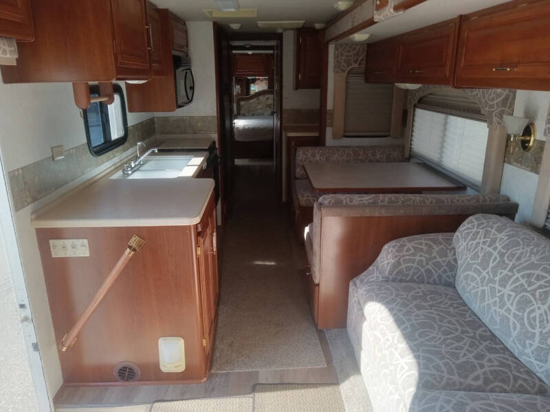 2002 Freightliner XC Chassis