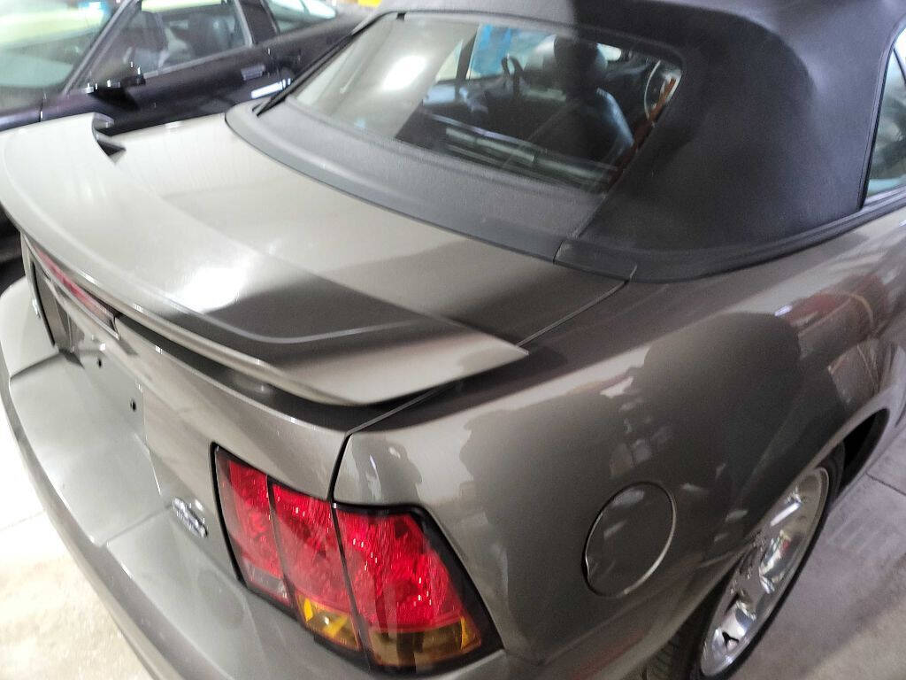 2001 Ford Mustang SVT Cobra 10