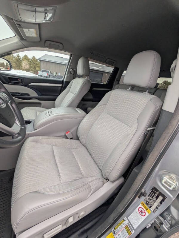 2016 Toyota Highlander LE