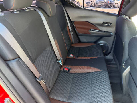 2022 Nissan Kicks SR