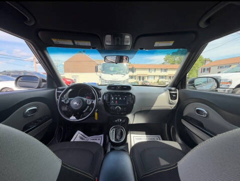 2016 Kia Soul +