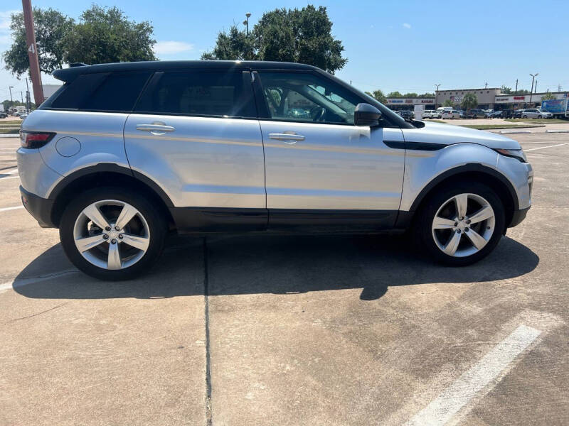 2017 Land Rover Range Rover Evoque SE photo 19