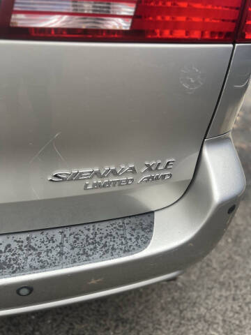 2004 Toyota Sienna XLE Limited 7 Passenger