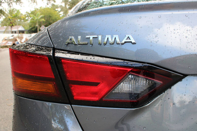 2020 Nissan Altima S photo 13