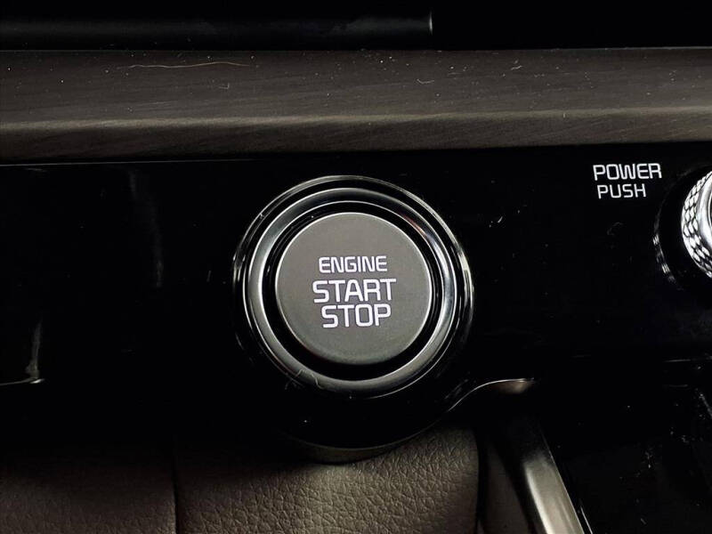 2023 Kia Carnival SX