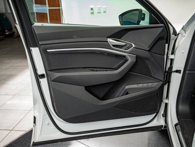 2021 Audi e-tron quattro Premium