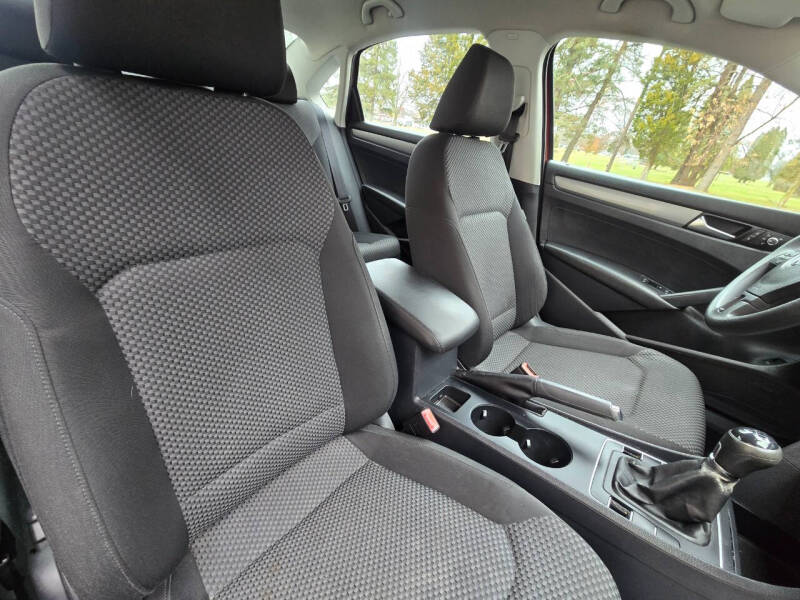 2014 Volkswagen Passat 2.5L S PZEV