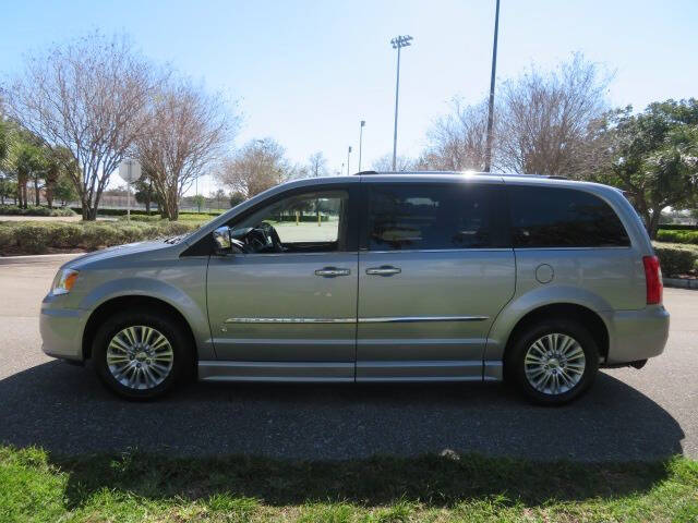 2013 Chrysler Town and Country Limited