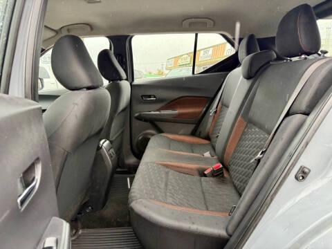 2021 Nissan Kicks SR