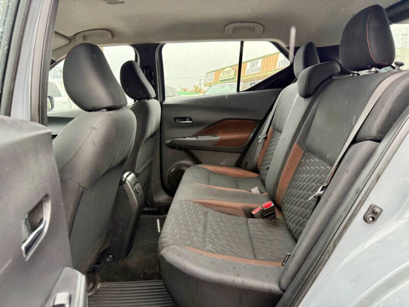 2021 Nissan Kicks SR