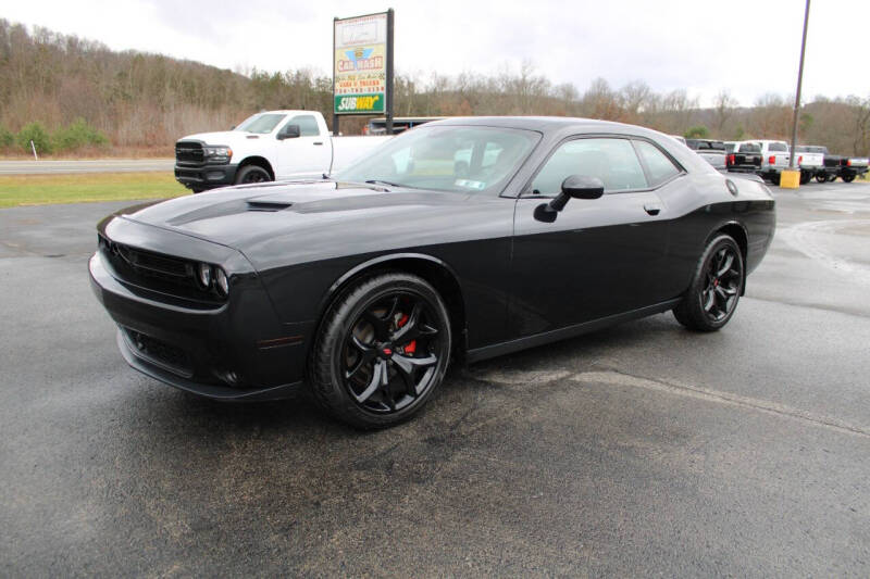 2015 Dodge Challenger SXT's photo