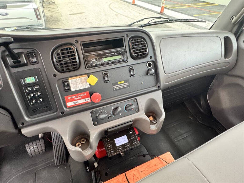 2017 Freightliner M2 106