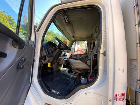 2005 Freightliner M2 106