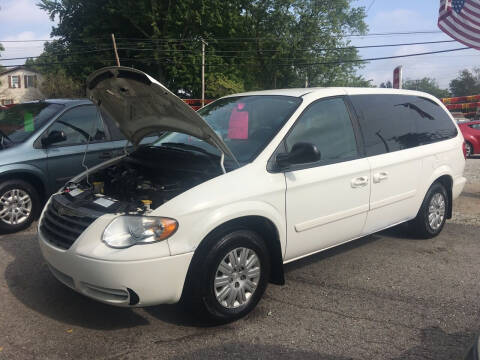 2007 Chrysler Town and Country for sale at Antique Motors in Plymouth IN
