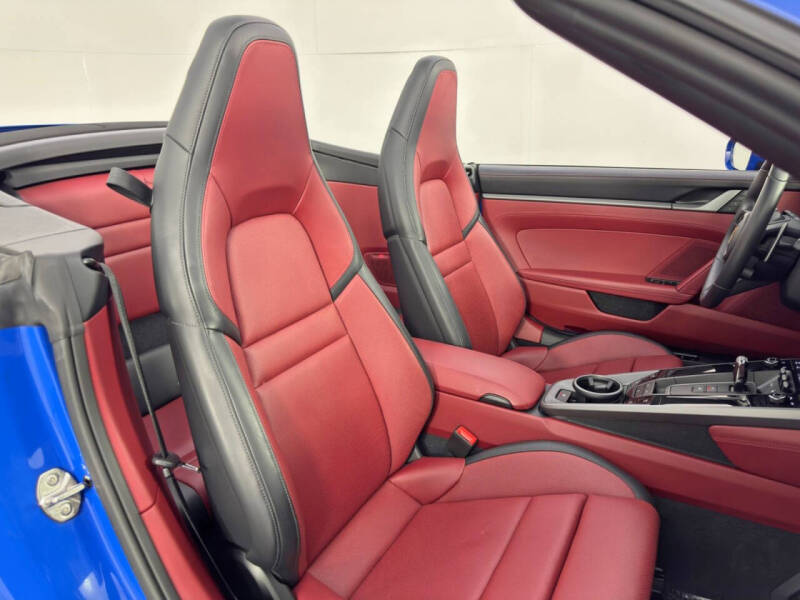 2025 Porsche 911 Carrera