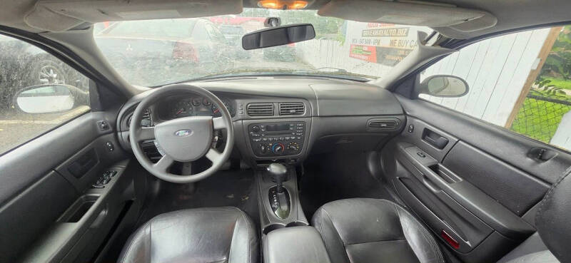 2004 Ford Taurus SES