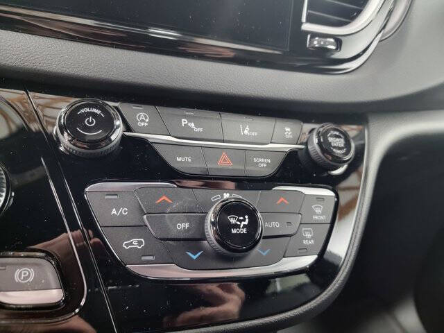 2026 Chrysler Voyager LX