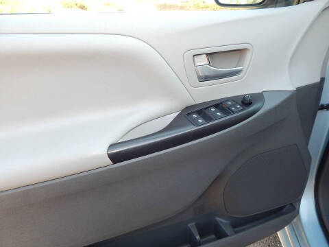 2015 Toyota Sienna LE 8-Passenger