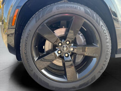 2025 Land Rover Defender 130 P400 X-Dynamic SE