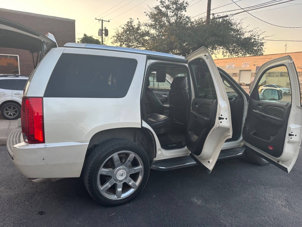 2008 Cadillac Escalade for sale at Sarenco Auto Inc in Dallas, TX