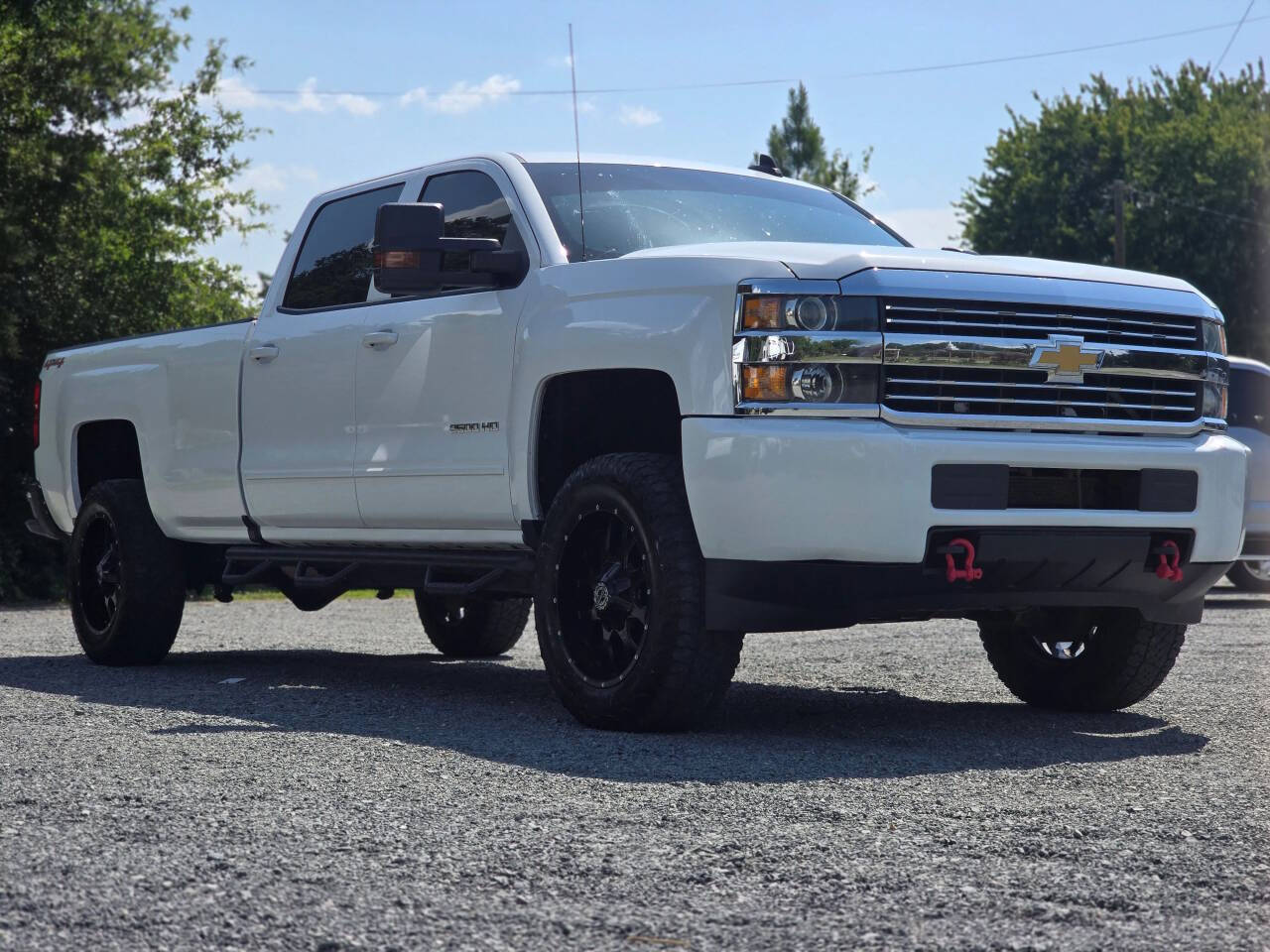 Whitd 2017 Chevrolet Silverado 2500HD LT 2