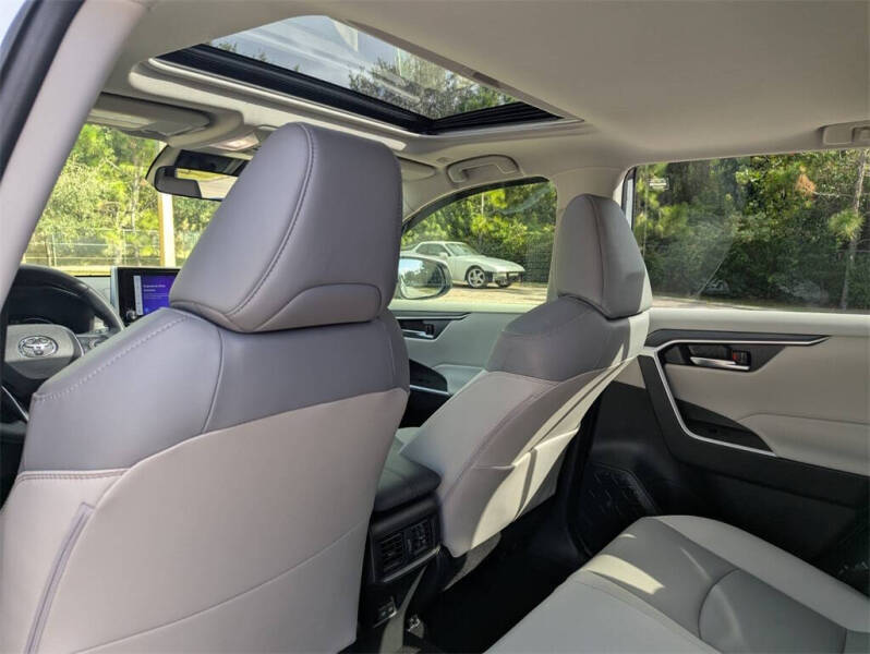 2025 Toyota RAV4 Hybrid XLE Premium