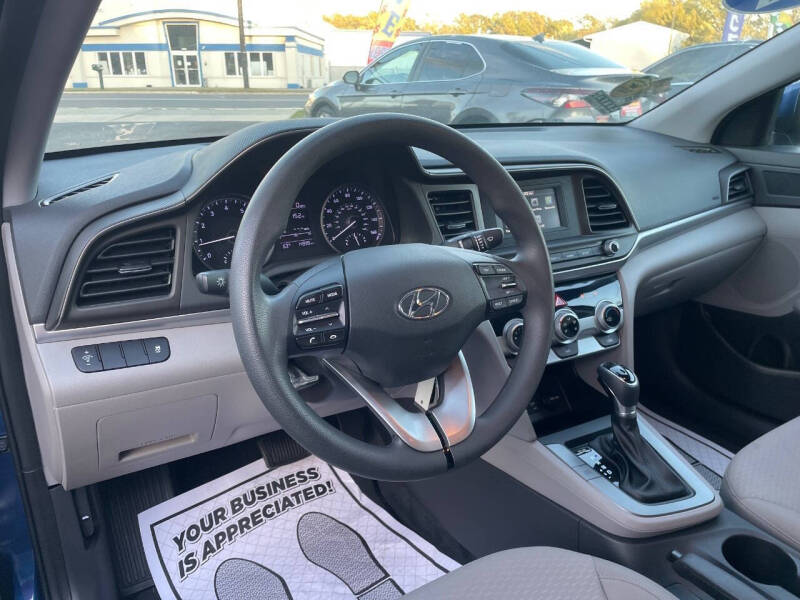 2019 Hyundai Elantra SE