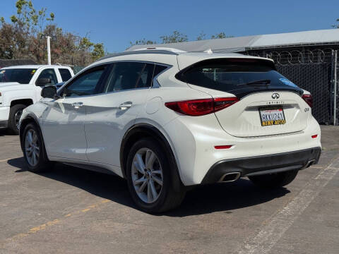2019 Infiniti QX30 Essential