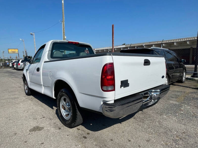 1998 Ford F-150 XLT photo 3