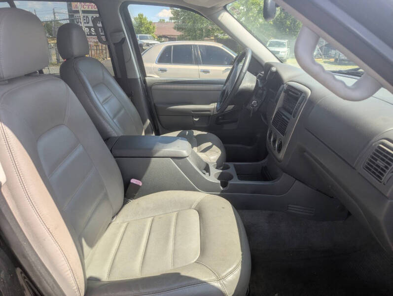 2004 Ford Explorer XLT