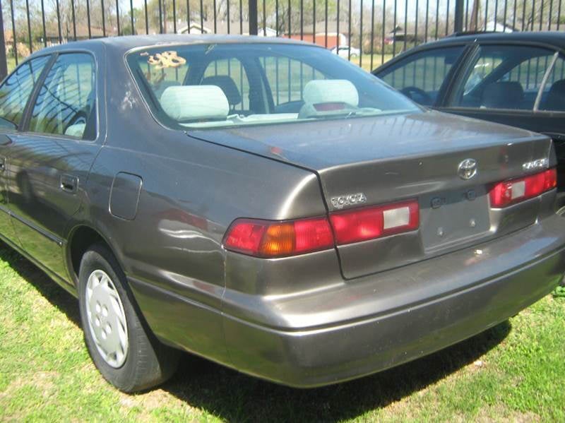 1998 Toyota Camry LE photo 7