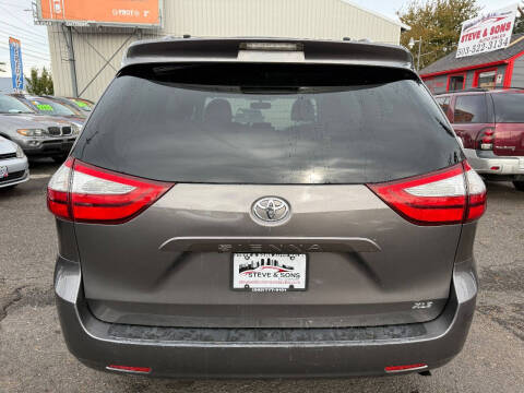 2016 Toyota Sienna XLE 8-Passenger