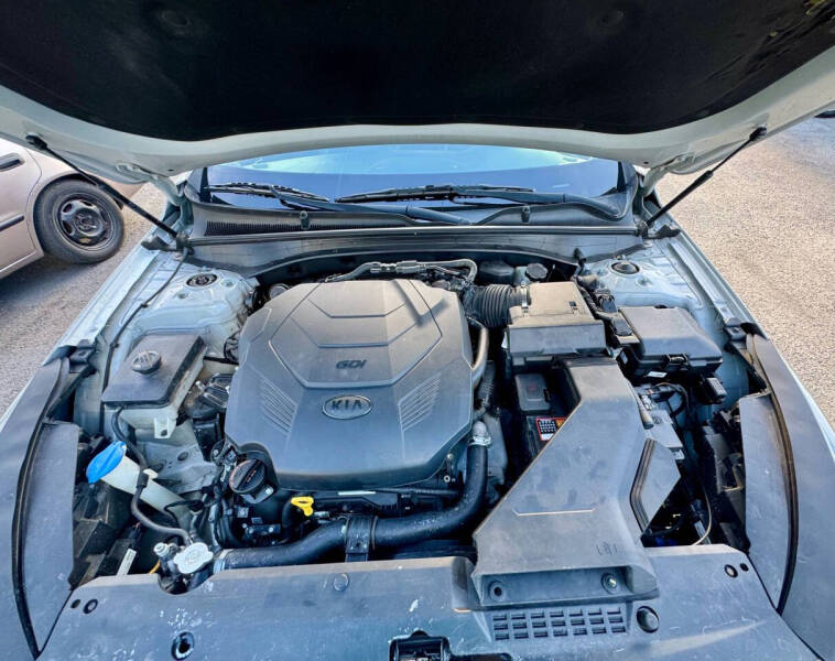 2017 Kia Cadenza Technology