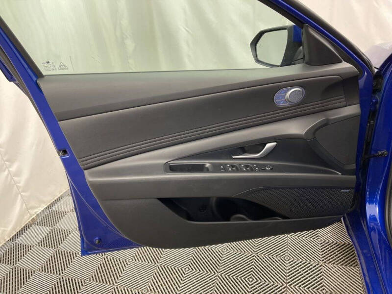 2025 Hyundai Elantra Hybrid Limited