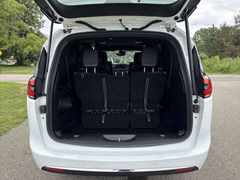 2025 Chrysler Pacifica Select