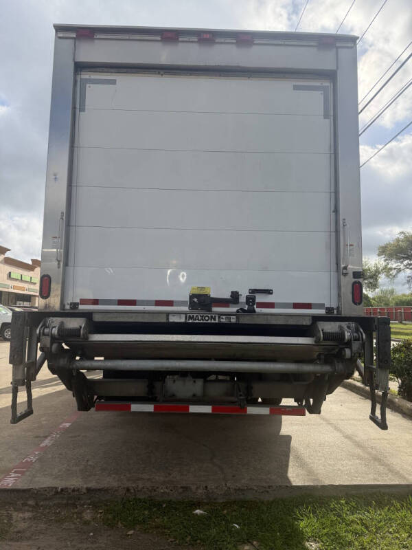 2019 Freightliner M2 106