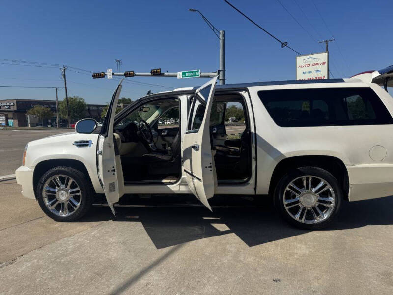 2011 Cadillac Escalade ESV Platinum Edition photo 15